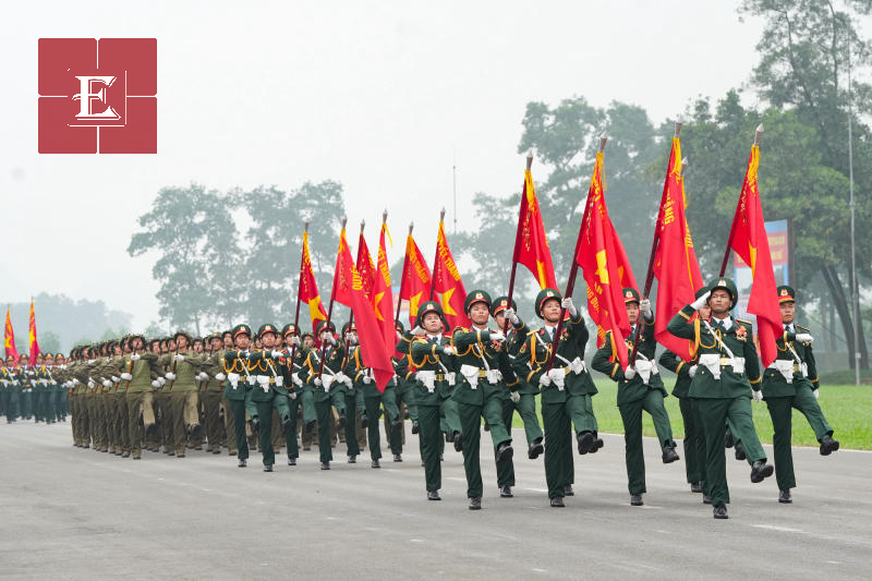 Cán bộ, công chức, viên chức và sĩ quan lực lượng vũ trang